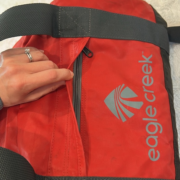 Eagle Creek Red Duffel - Picture 15 of 16